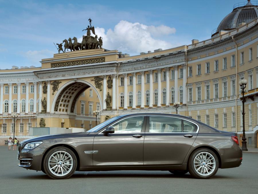  BMW 750Li 2012 года  (фото 12 из 16)